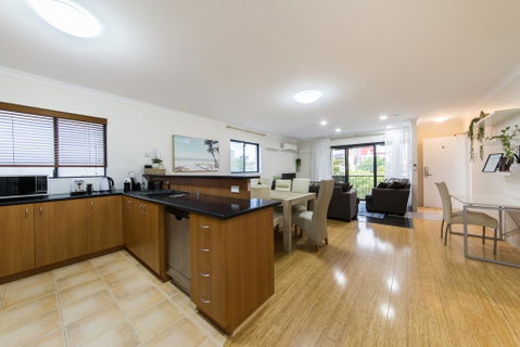ISOLATION READY!! Super Size Me!! Top Location. Isolation Ready. Sanitised. Free CAT Bus, Pool, Gym And Everything At Your Finge - Lightning Ridge Tourism 2