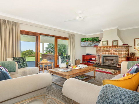 Jaspers Brush - Tranquil Gardens & Stunning Views - Lightning Ridge Tourism 2