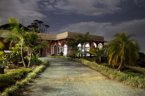 Jodha Bai Retreat - Lightning Ridge Tourism 3