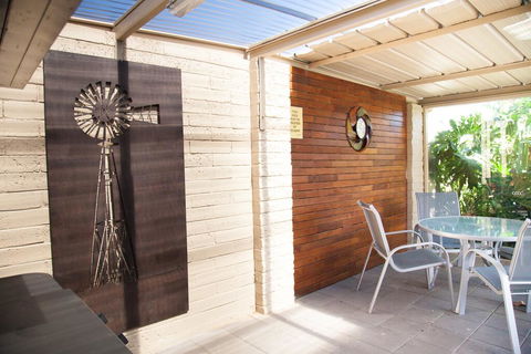 Junction Motel - Lightning Ridge Tourism 1