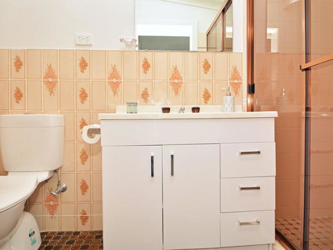 Just Listed Blaxlands Homestead - The Very Best Location In The Valley, Walk To Everything - Lightning Ridge Tourism 3