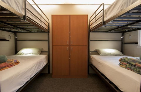 Kangaroo Inn - Lightning Ridge Tourism 2