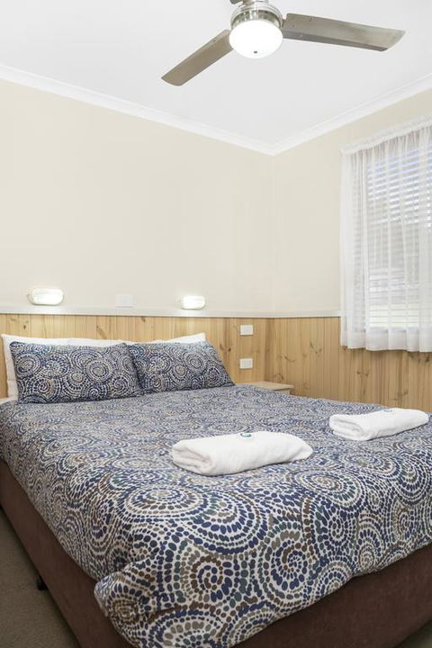 Kendalls Beach Holiday Park - Lightning Ridge Tourism 3