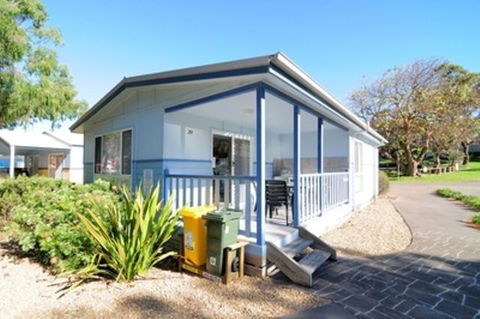 Kendalls Beach Holiday Park - Lightning Ridge Tourism 0