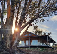 Kestrel Nest EcoHut - Lightning Ridge Tourism