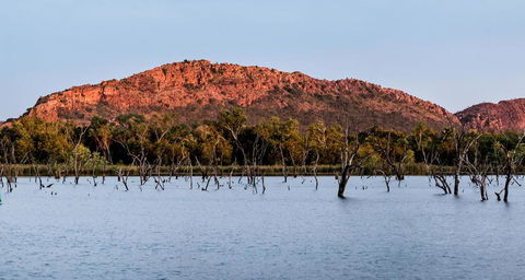 Kimberleyland Waterfront Holiday Park - Lightning Ridge Tourism 0