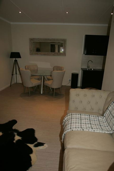 Kindred Lodge Apartments - Lightning Ridge Tourism 3