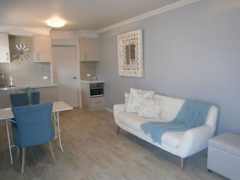 Kindred Studio Apartments - Lightning Ridge Tourism 0