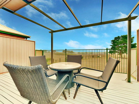 King Retreat Estate - You Can Honestly Walk To Bimbadgen And Hope Estate Concerts - Lightning Ridge Tourism 1