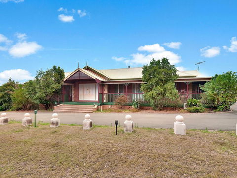 King Retreat Estate - You Can Honestly Walk To Bimbadgen And Hope Estate Concerts - Lightning Ridge Tourism 0