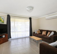 Kingfisher - Pet-Friendly - 10 Mins to Hyams Beach - Lightning Ridge Tourism