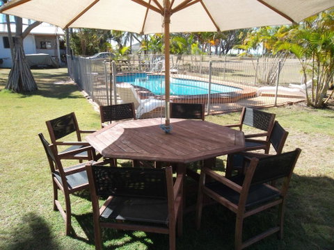 Kinka Palms Beachfront Apartments / Motel - Lightning Ridge Tourism 2