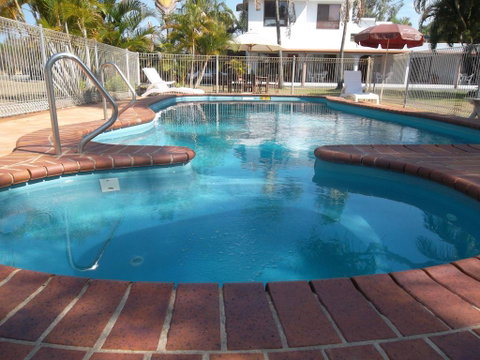 Kinka Palms Beachfront Apartments / Motel - Lightning Ridge Tourism 0