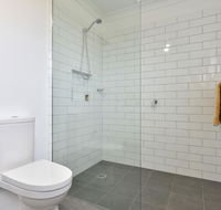 Kinloch Cottage renovated to new on Daisy Hill Vineyard - Lightning Ridge Tourism