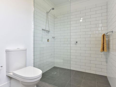 Kinloch Cottage Renovated To New On Daisy Hill Vineyard - Lightning Ridge Tourism 0