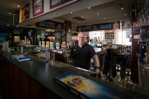 Knickerbocker Hotel - Lightning Ridge Tourism 2