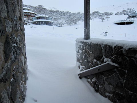Knockshannoch Ski Lodge - Lightning Ridge Tourism 1