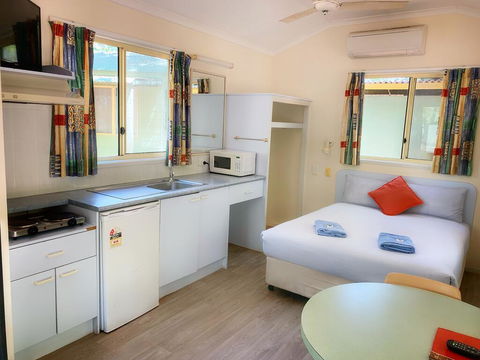 Knotts Crossing Resort - Lightning Ridge Tourism 1