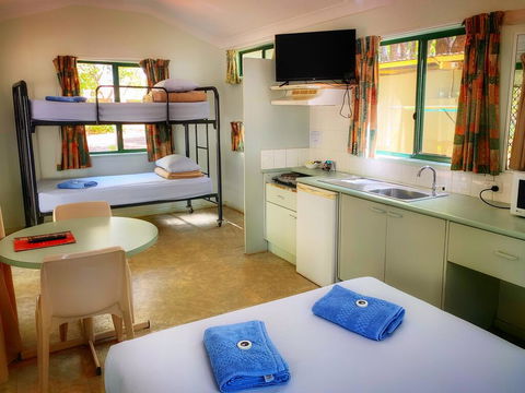 Knotts Crossing Resort - Lightning Ridge Tourism 3