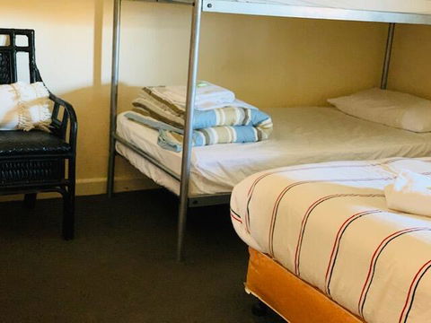 Kootingal Hotel - Lightning Ridge Tourism 1