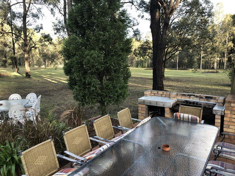 Krinklewood Cottage & Train Carriages - Lightning Ridge Tourism 2