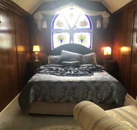 Krinklewood Cottage  Train Carriages - Lightning Ridge Tourism