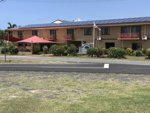 Kurrimine Beach Motel - Lightning Ridge Tourism 0