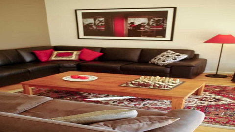 La Collina - Lightning Ridge Tourism 3