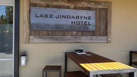 Lake Jindabyne Hotel - Lightning Ridge Tourism 0