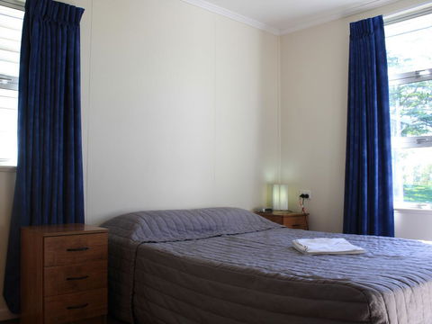 Lake Monduran Holiday Park - Lightning Ridge Tourism 1