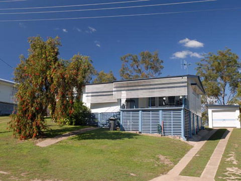 Lake Monduran Holiday Park - Lightning Ridge Tourism 3