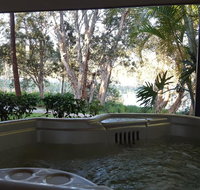 Lake Russell Lakeside Retreat - Lightning Ridge Tourism