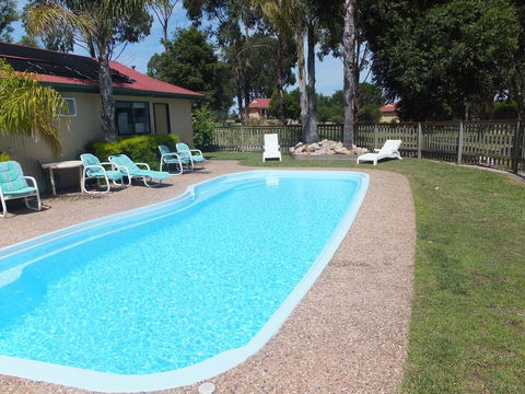 Lakes Entrance Country Cottages - Lightning Ridge Tourism 0