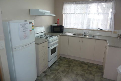 Lakes Entrance Country Cottages - Lightning Ridge Tourism 3