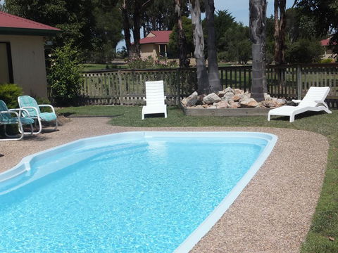 Lakes Entrance Country Cottages - Lightning Ridge Tourism 2
