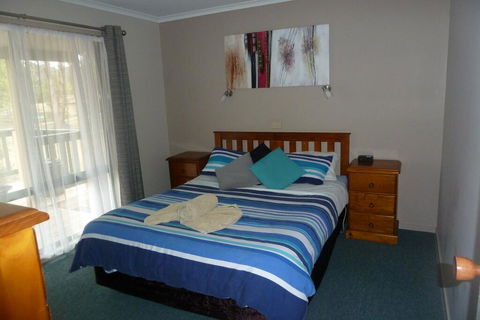 Lakes Entrance Country Cottages - Lightning Ridge Tourism 1