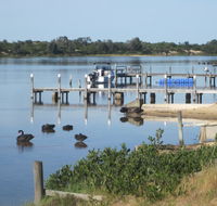 Lakes Waterfront Motel and Cottages with King Beds - Lightning Ridge Tourism