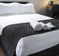 Lakeside Retreat  Business - Lightning Ridge Tourism