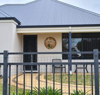 Lakeview Getaway - Lightning Ridge Tourism