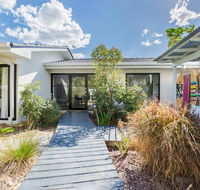 Lamour Holiday Beach House - Lightning Ridge Tourism