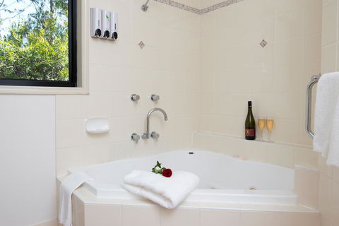 Leisure Inn Pokolbin Hill - Lightning Ridge Tourism 3