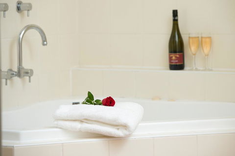 Leisure Inn Pokolbin Hill - Lightning Ridge Tourism 2
