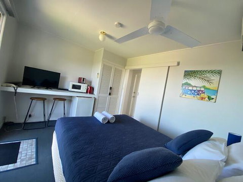 Leisure-Lee Holiday Apartments - Lightning Ridge Tourism 2