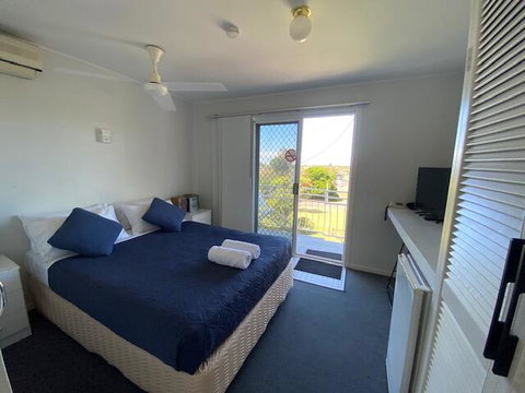 Leisure-Lee Holiday Apartments - Lightning Ridge Tourism 1