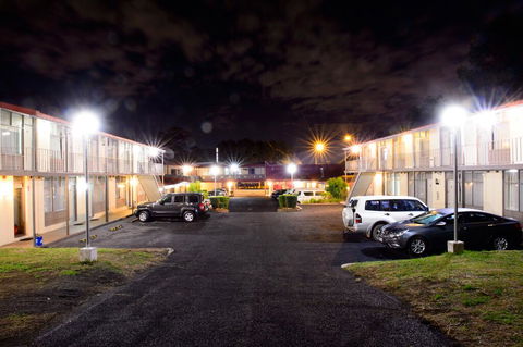 Liberty Plains Motor Inn - Lightning Ridge Tourism 0
