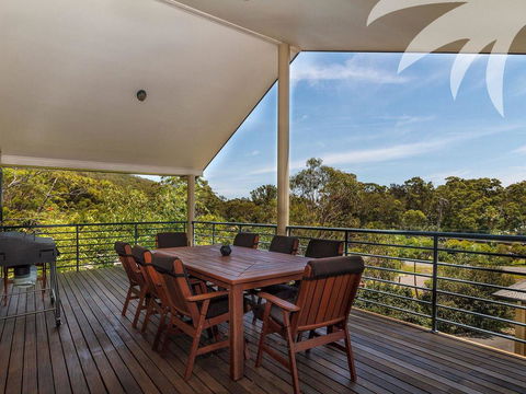 Lily's - Lightning Ridge Tourism 0