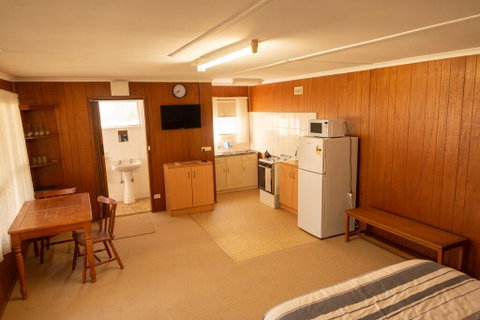 Limestone Cottage - Lightning Ridge Tourism 2