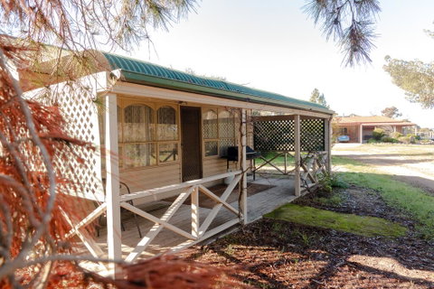 Limestone Cottage - Lightning Ridge Tourism 0