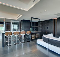 Luxe Haus - Lightning Ridge Tourism