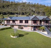 Luxury 6 Bedroom Home with Pool and Spa - Lightning Ridge Tourism